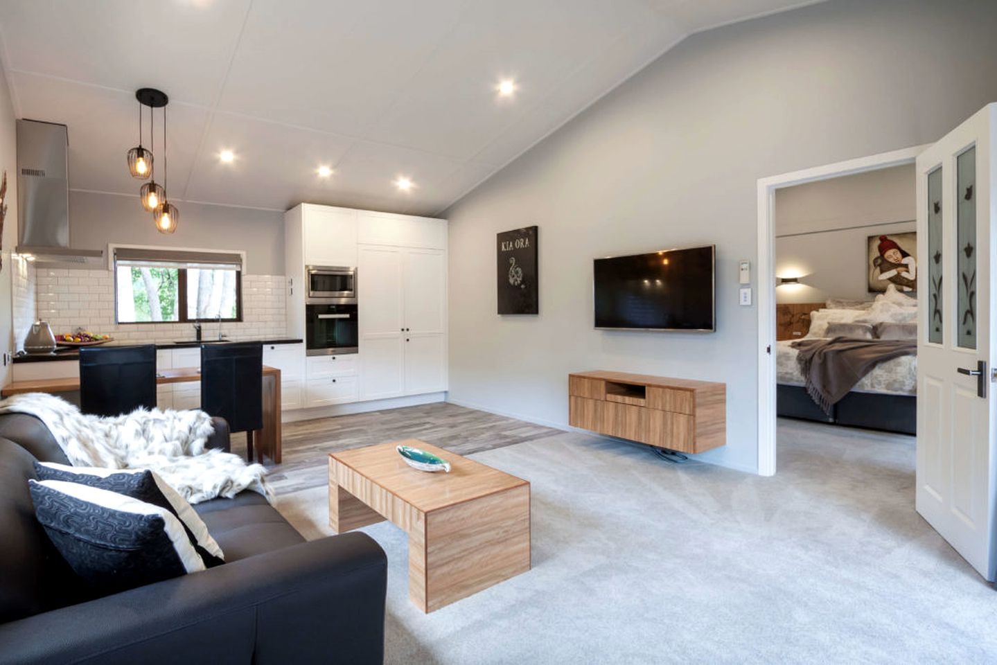 Romantic Bed and Breakfast with a Hot Tub Nestled in Nature near Coromandel, New Zealand