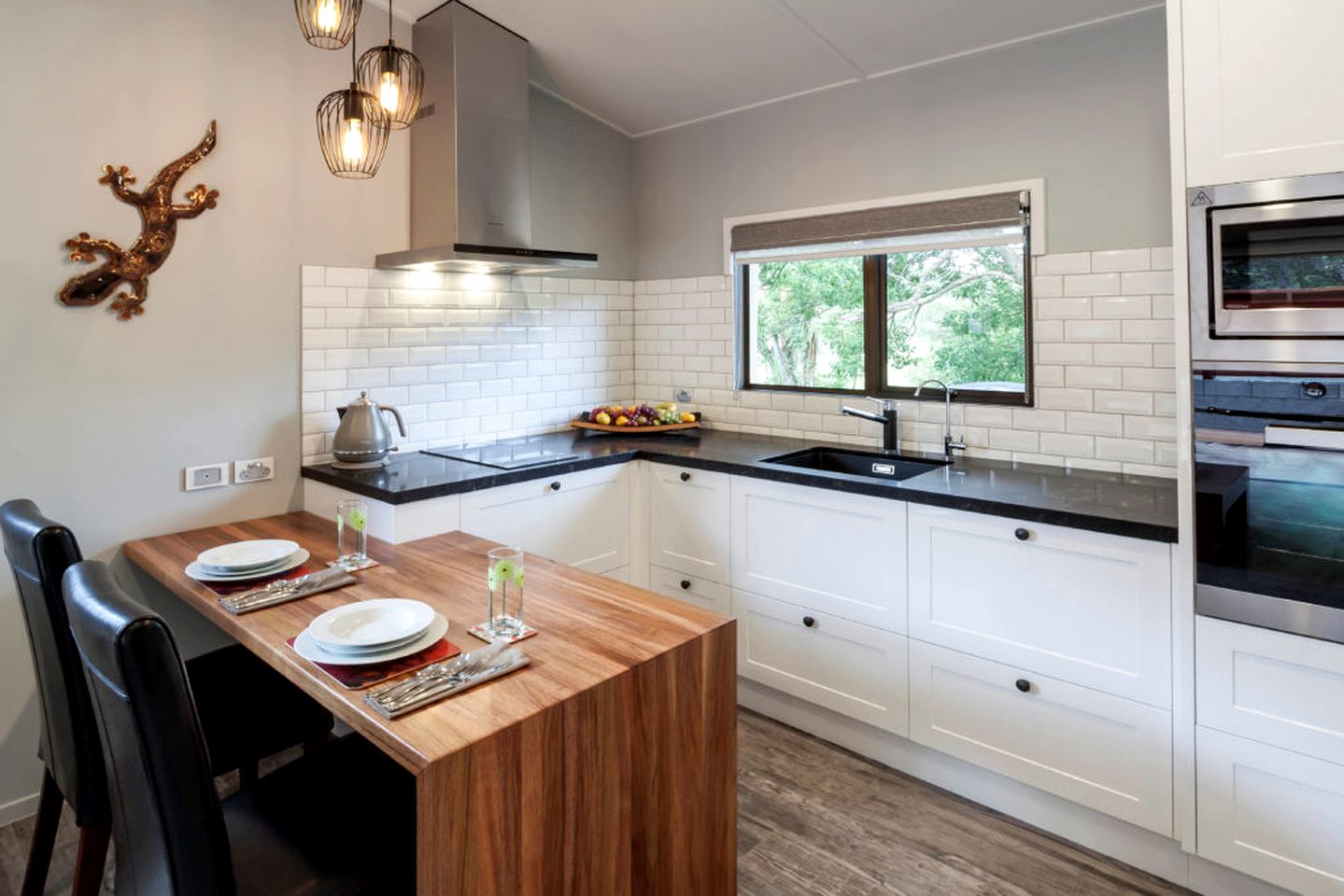 Romantic Bed and Breakfast with a Hot Tub Nestled in Nature near Coromandel, New Zealand