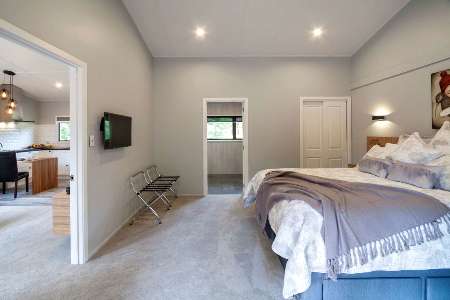 Romantic Bed and Breakfast with a Hot Tub Nestled in Nature near Coromandel, New Zealand