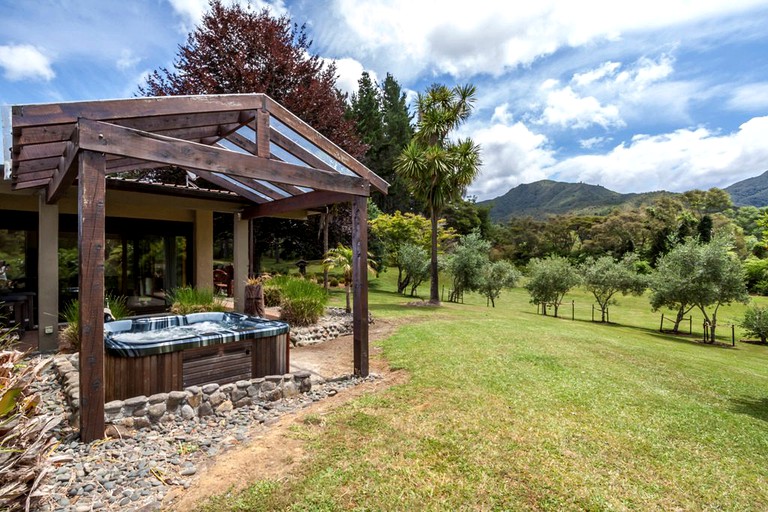 Nature Lodges (Hikuai, North Island, New Zealand)