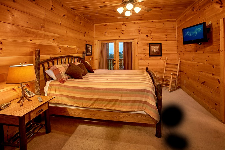 -- (United States, Sevierville, Tennessee)