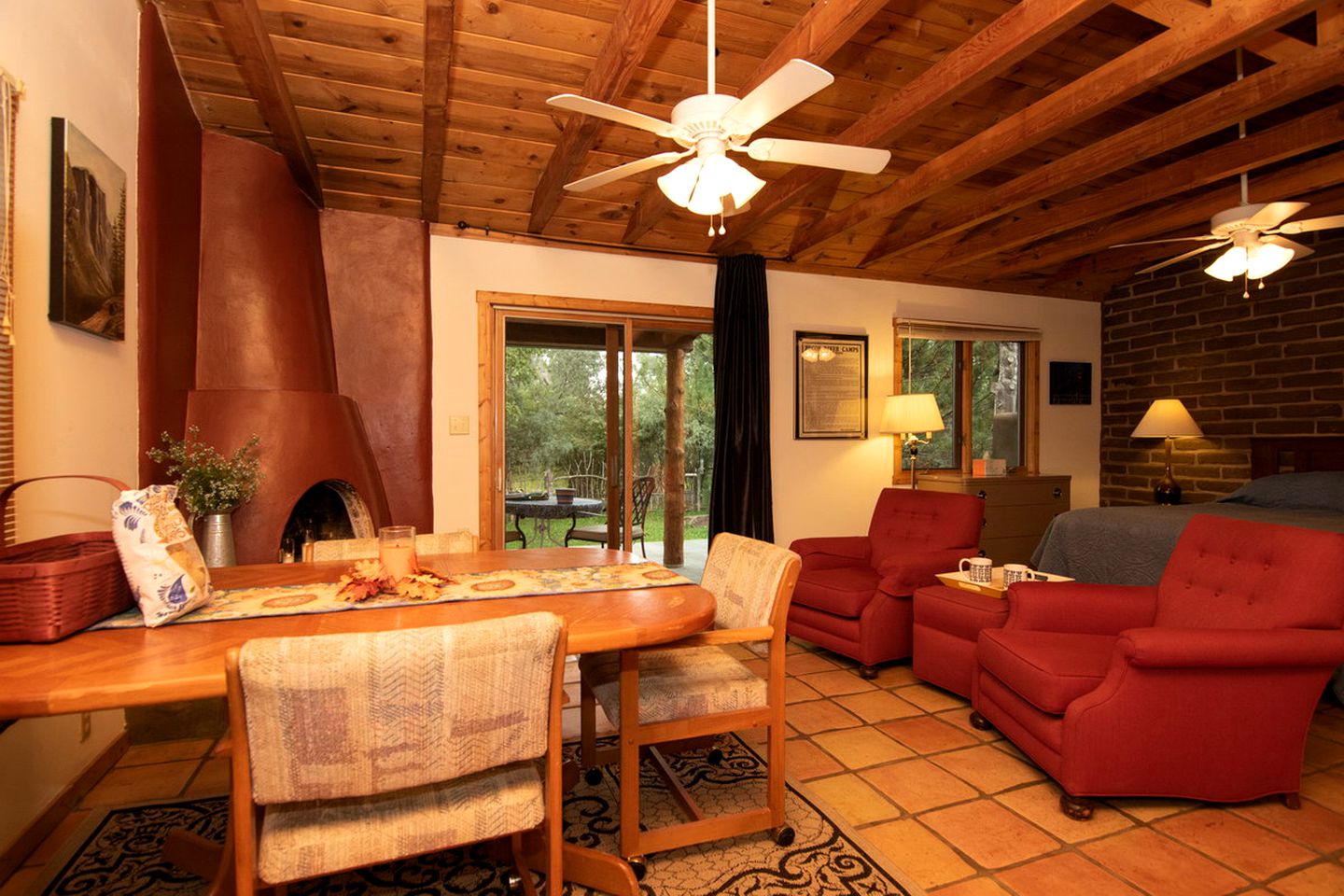 Serenity by the River: Romantic Cabin with Fireplace in San Miguel County, New Mexico