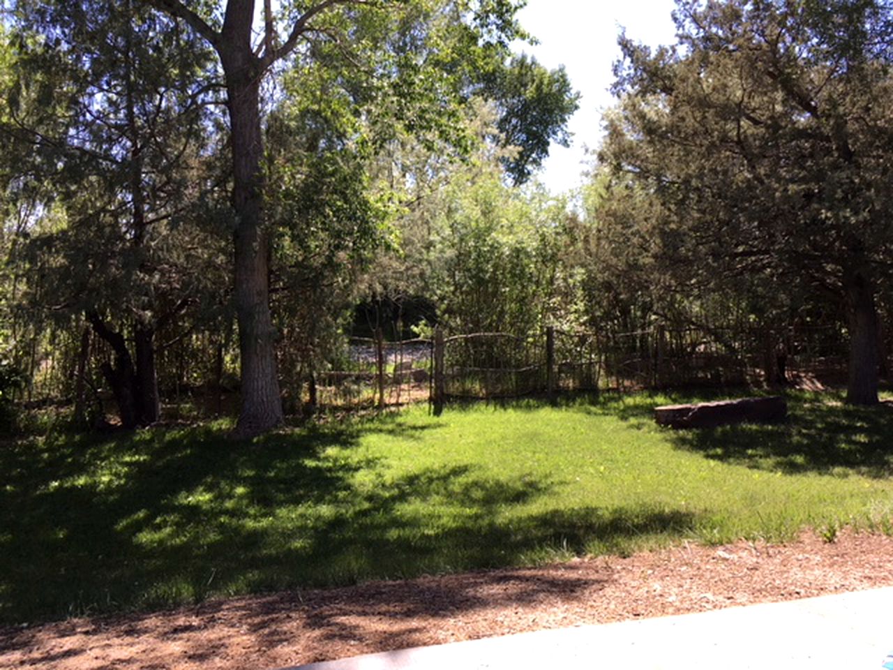 Serenity by the River: Romantic Cabin with Fireplace in San Miguel County, New Mexico