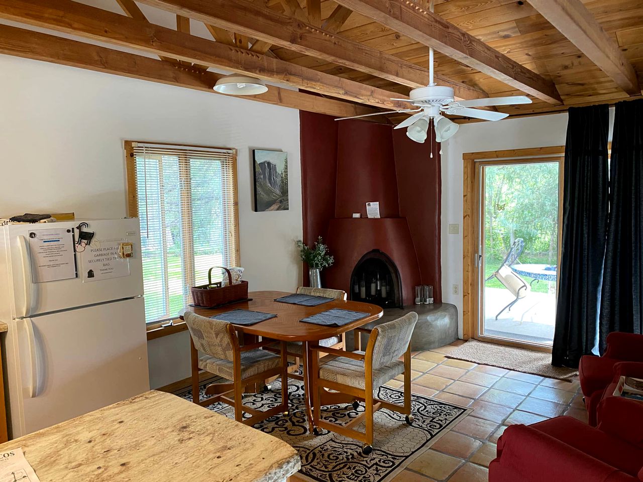 Serenity by the River: Romantic Cabin with Fireplace in San Miguel County, New Mexico