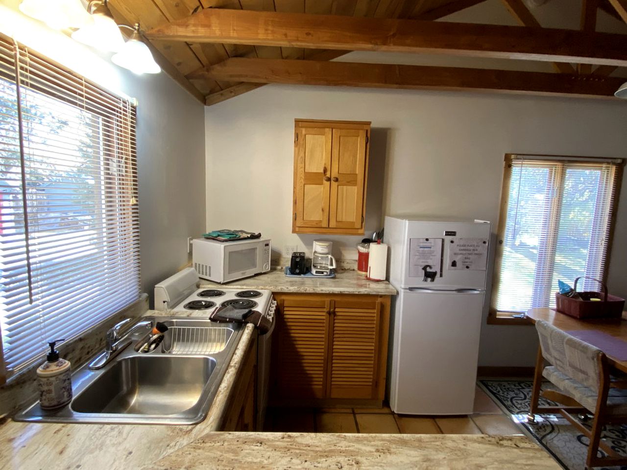 Serenity by the River: Romantic Cabin with Fireplace in San Miguel County, New Mexico