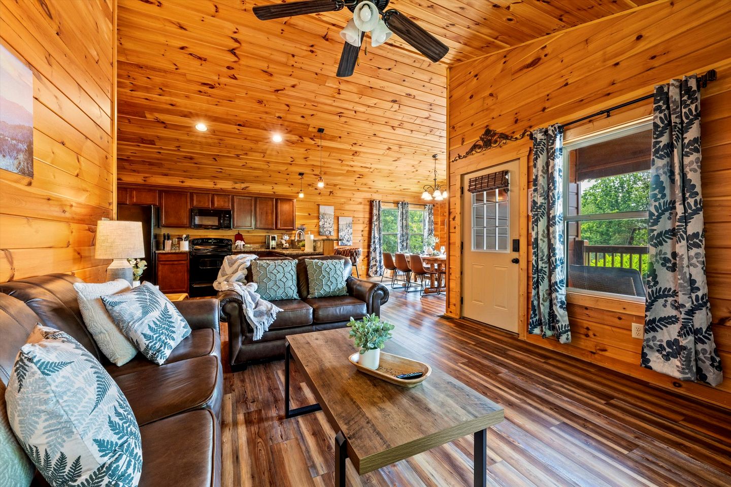 Spacious Mountain Cabin with Hot Tub & Game Room near Downtown Gatlinburg, Tennessee