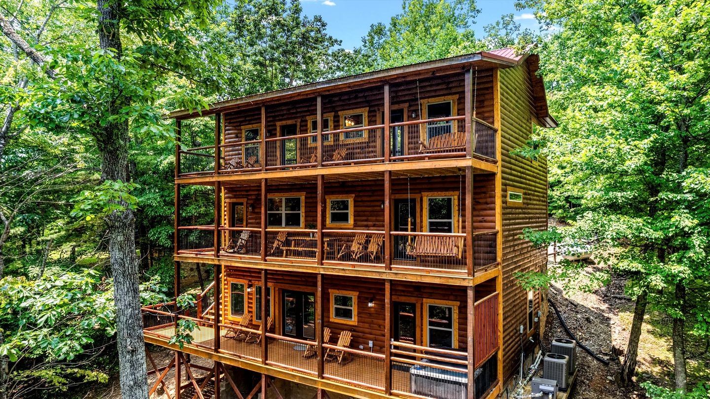 Spacious Family Cabin with Indoor Pool & Game Room near Dollywood in Gatlinburg, Tennessee