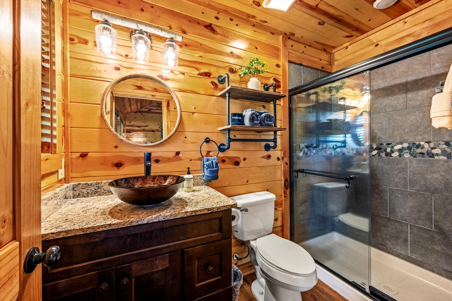 Spacious Family Cabin with Indoor Pool & Game Room near Dollywood in Gatlinburg, Tennessee