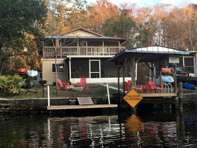 Breathtaking Riverfront Cottage in Weeki Wachee, Florida