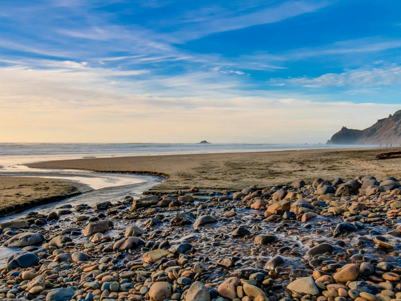 Waterfront Cabin in Lincoln City, Oregon