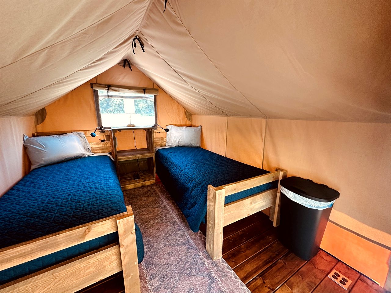Enchanting Creekside Safari Tent Haven near Smoky Mountain in Tennessee