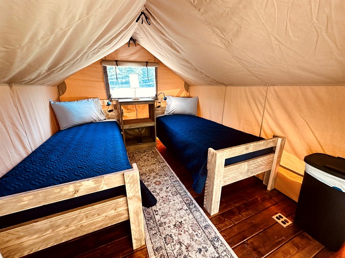 Safari Tents (United States of America, Newport, Tennessee)