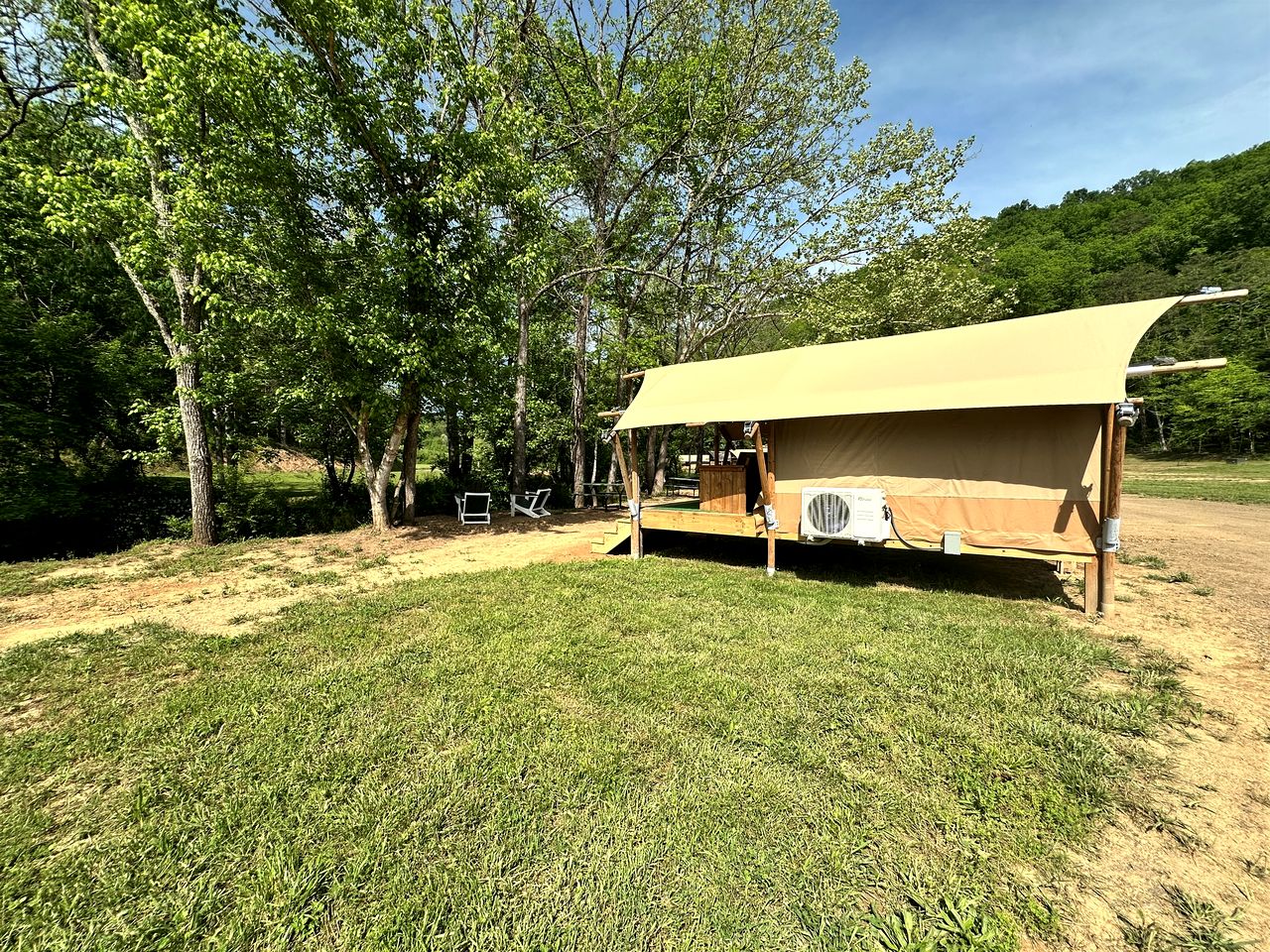 Enchanting Creekside Safari Tent Haven near Smoky Mountain in Tennessee