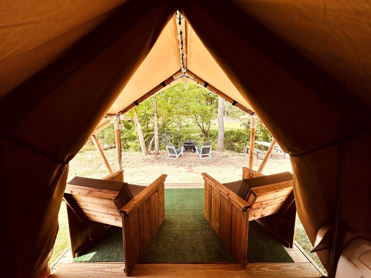 Enchanting Creekside Safari Tent Haven near Smoky Mountain in Tennessee