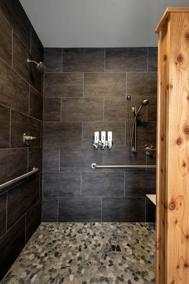 Pisgah Forest Retreat: Cozy Cabin Blending Comfort and Luxury for Glampers, NC