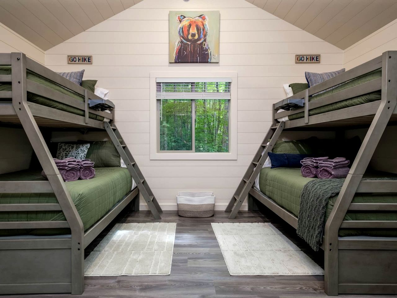 Pisgah Forest Retreat: Cozy Cabin Blending Comfort and Luxury for Glampers, NC