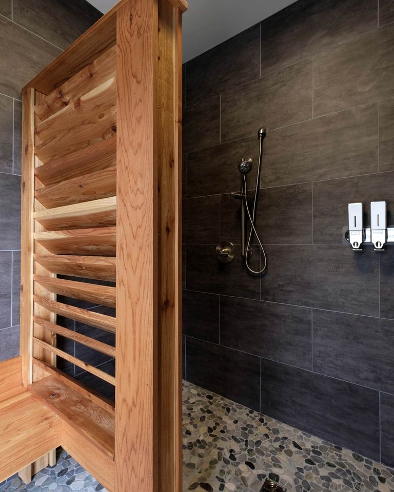 Pisgah Forest Retreat: Cozy Cabin Blending Comfort and Luxury for Glampers, NC