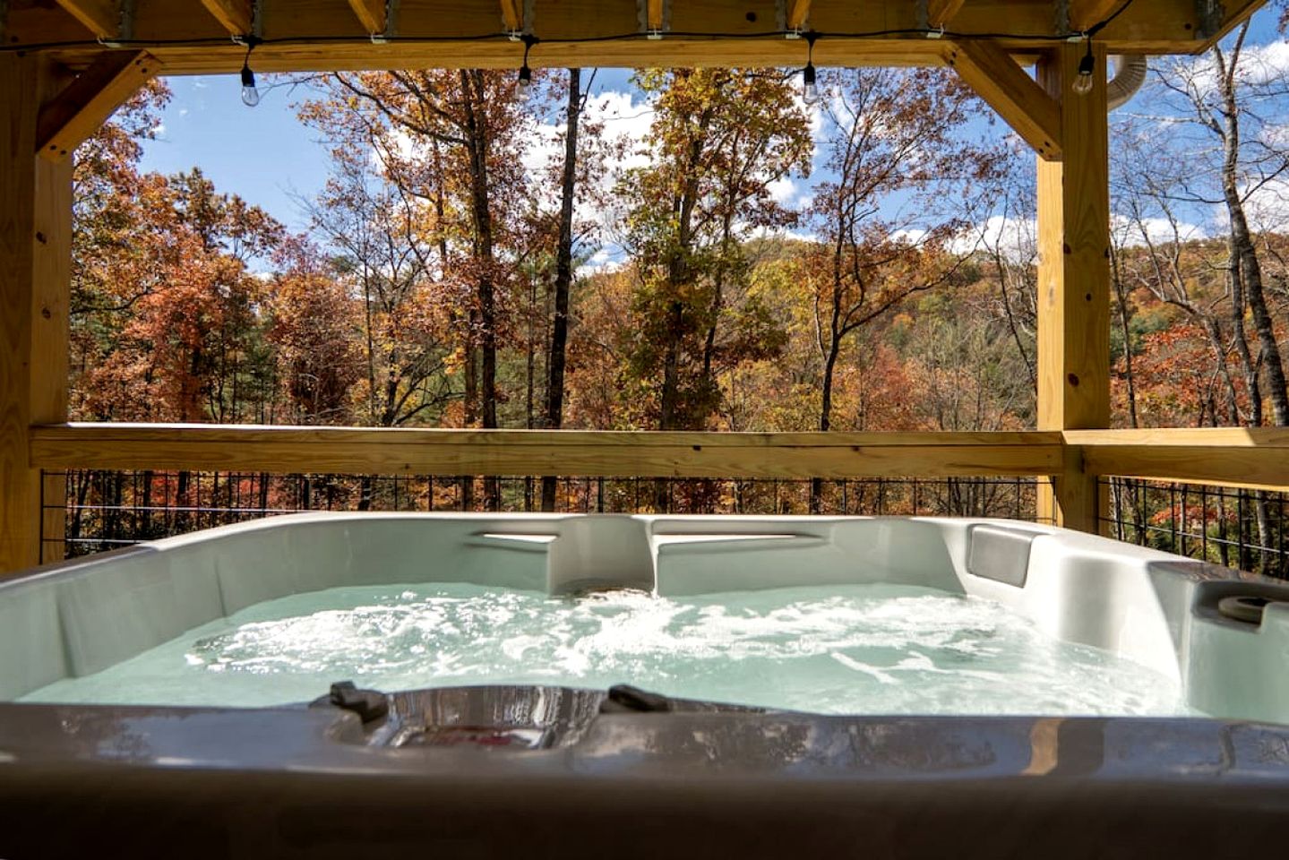 Tranquil Riverfront Retreat with Hot Tub near Waterfalls & Pisgah National Forest, Brevard NC