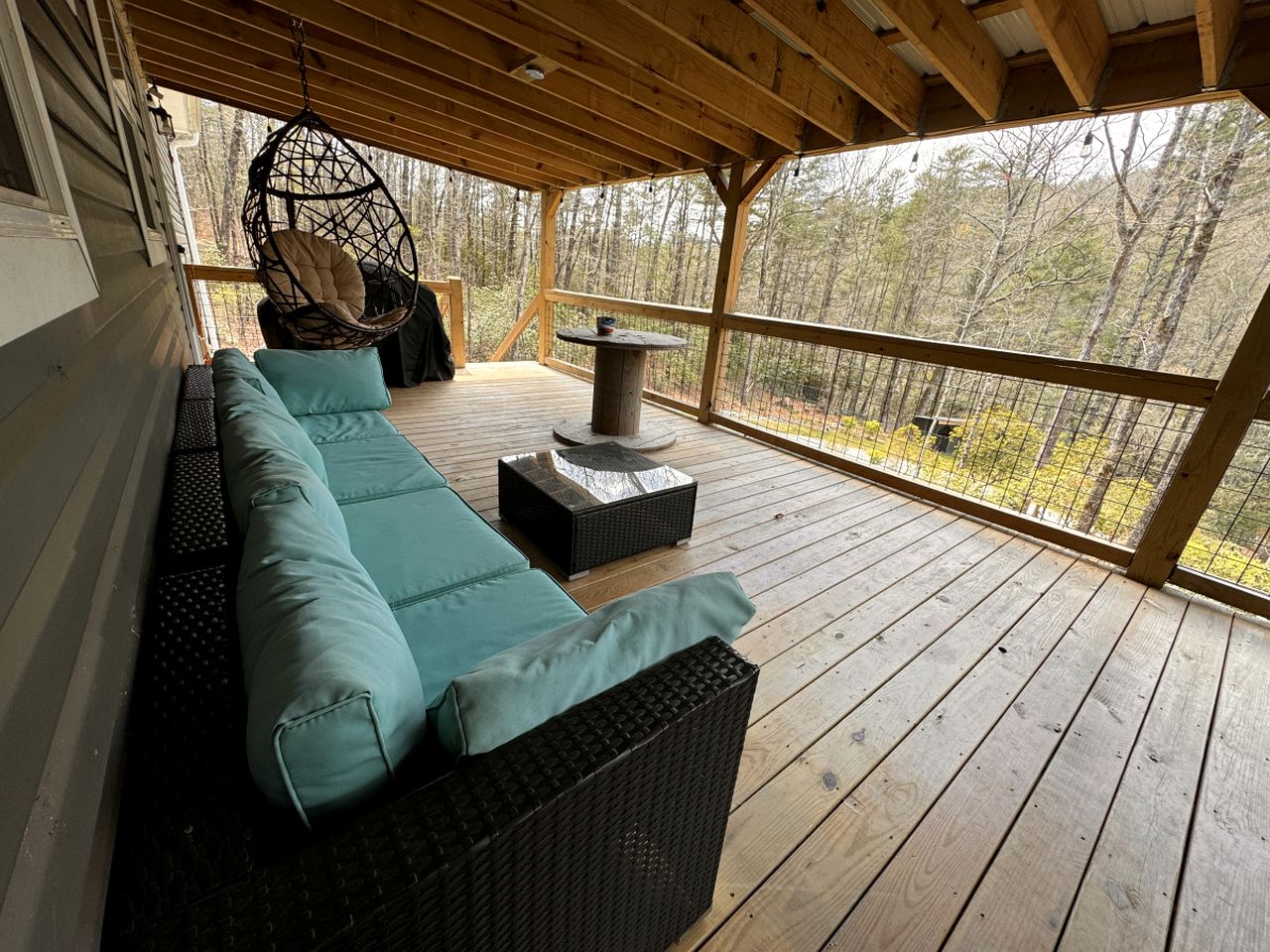 Tranquil Riverfront Retreat with Hot Tub near Waterfalls & Pisgah National Forest, Brevard NC