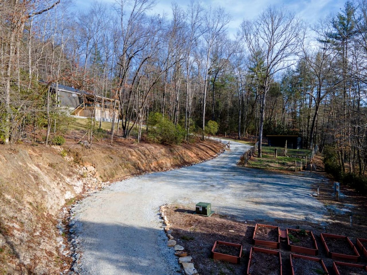 Tranquil Riverfront Retreat with Hot Tub near Waterfalls & Pisgah National Forest, Brevard NC