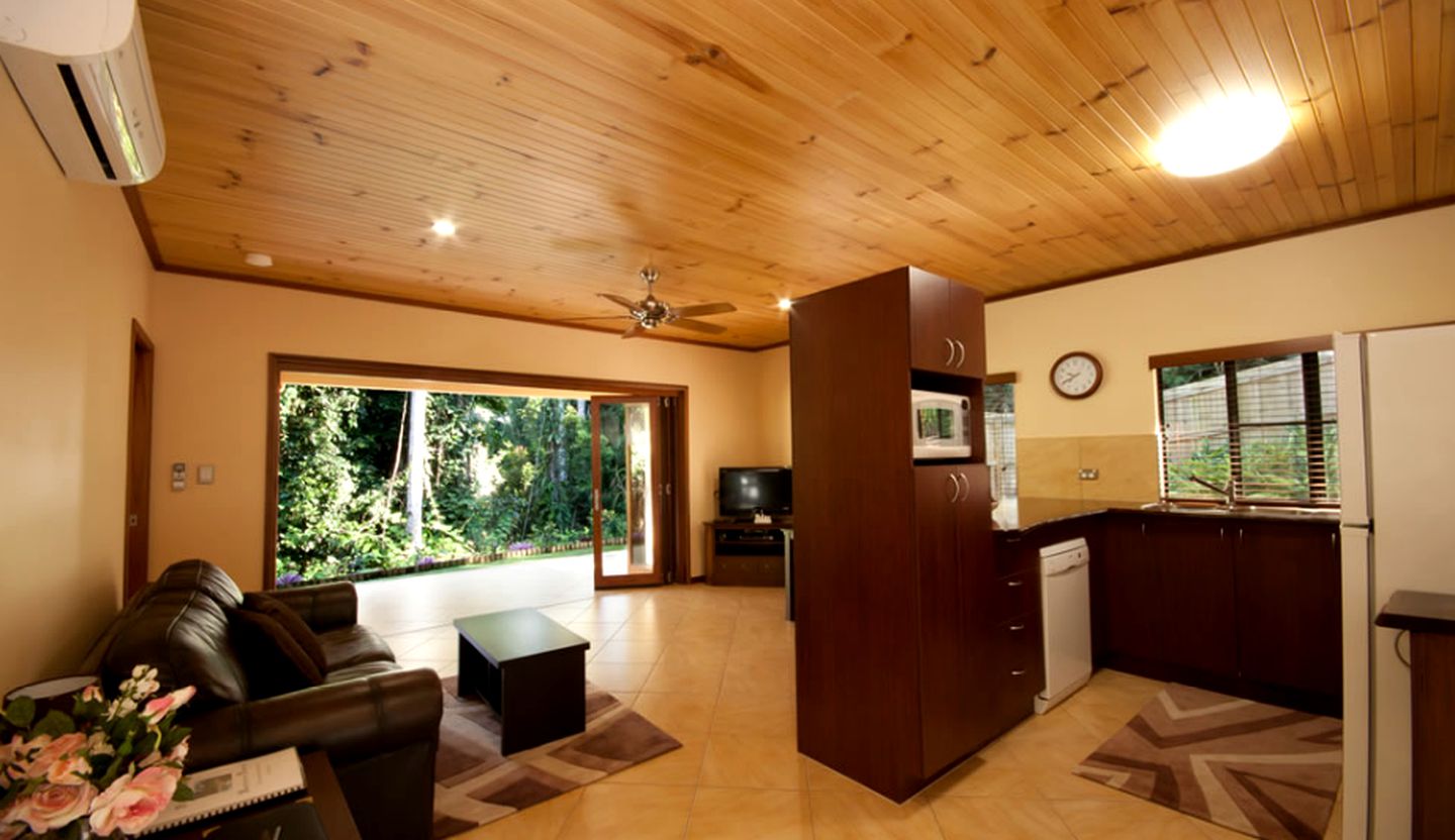 Romantic Rainforest Getaway with Heated Plunge Pool in Kuranda, Australia