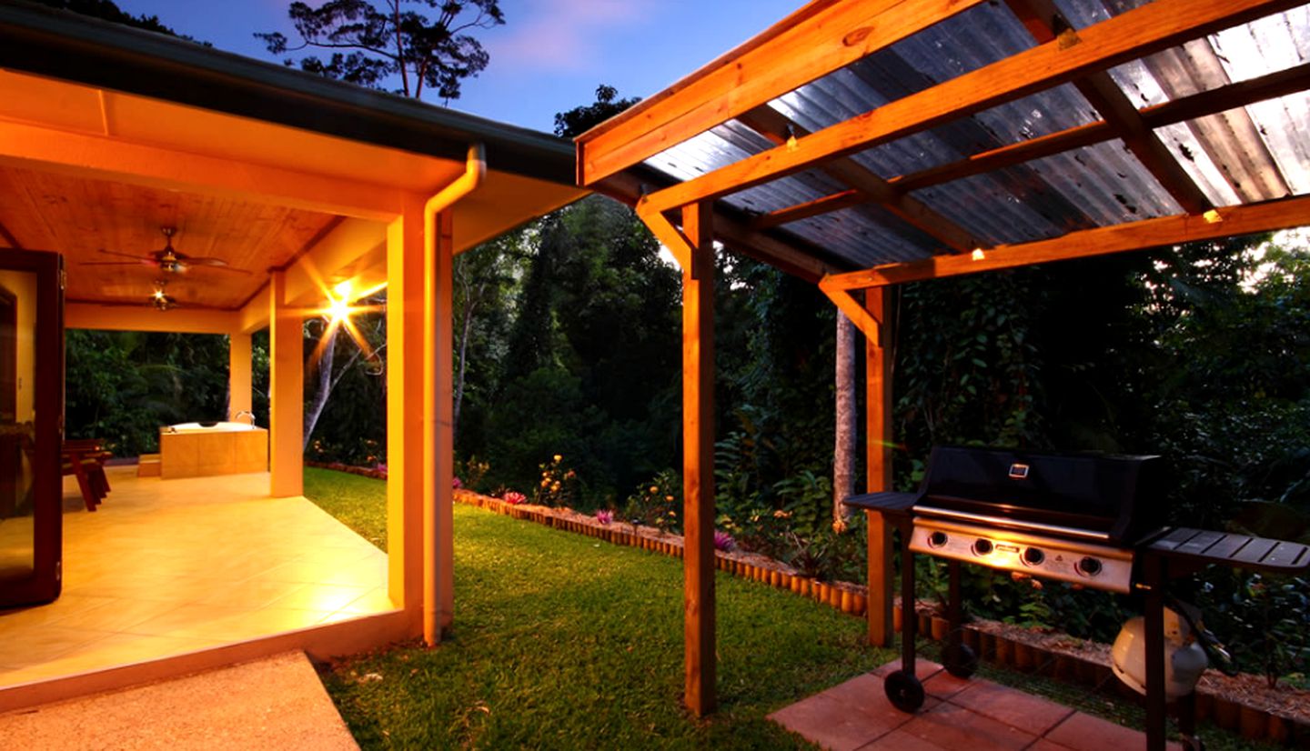 Romantic Rainforest Getaway with Heated Plunge Pool in Kuranda, Australia
