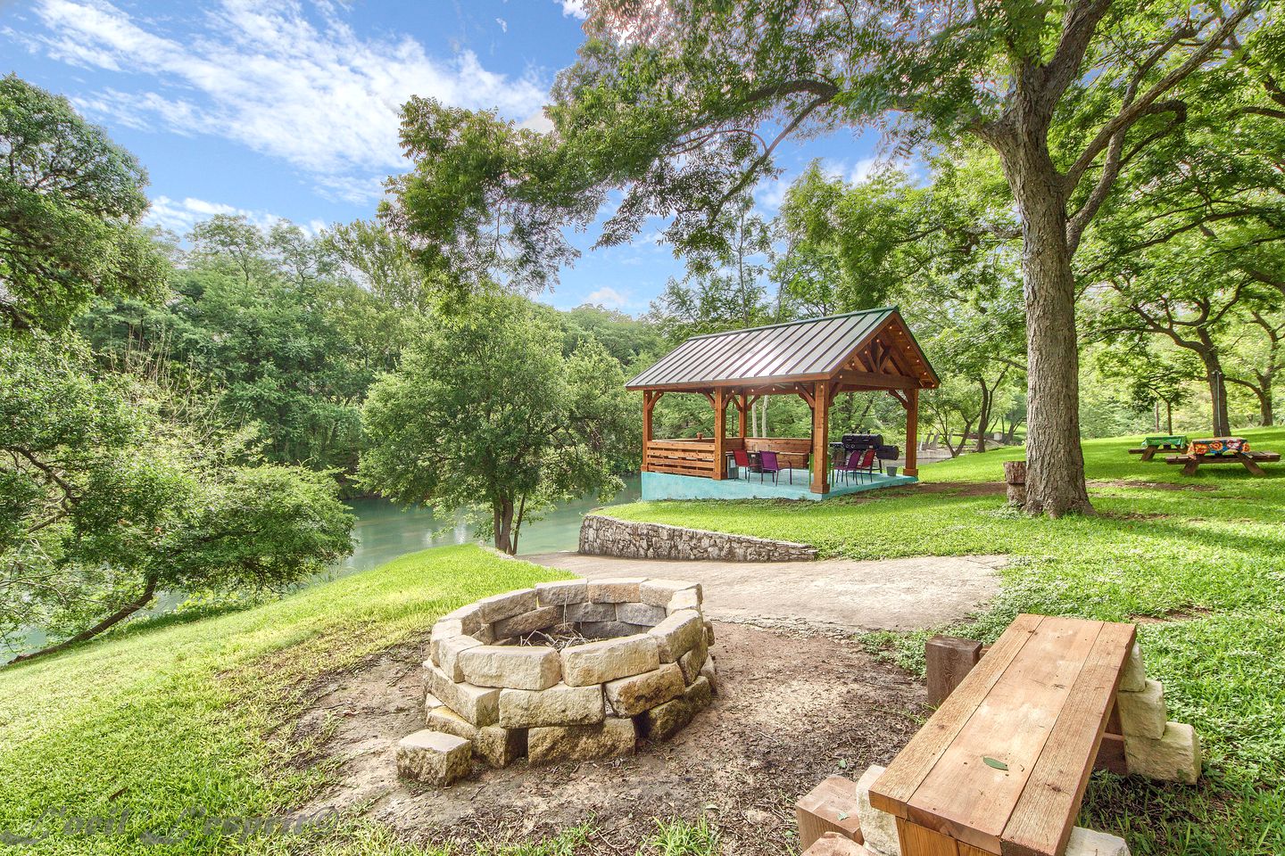 Gorgeous Cabin Rental with Riverside Access and Kayaks for Memorable Family Escapes in Texas