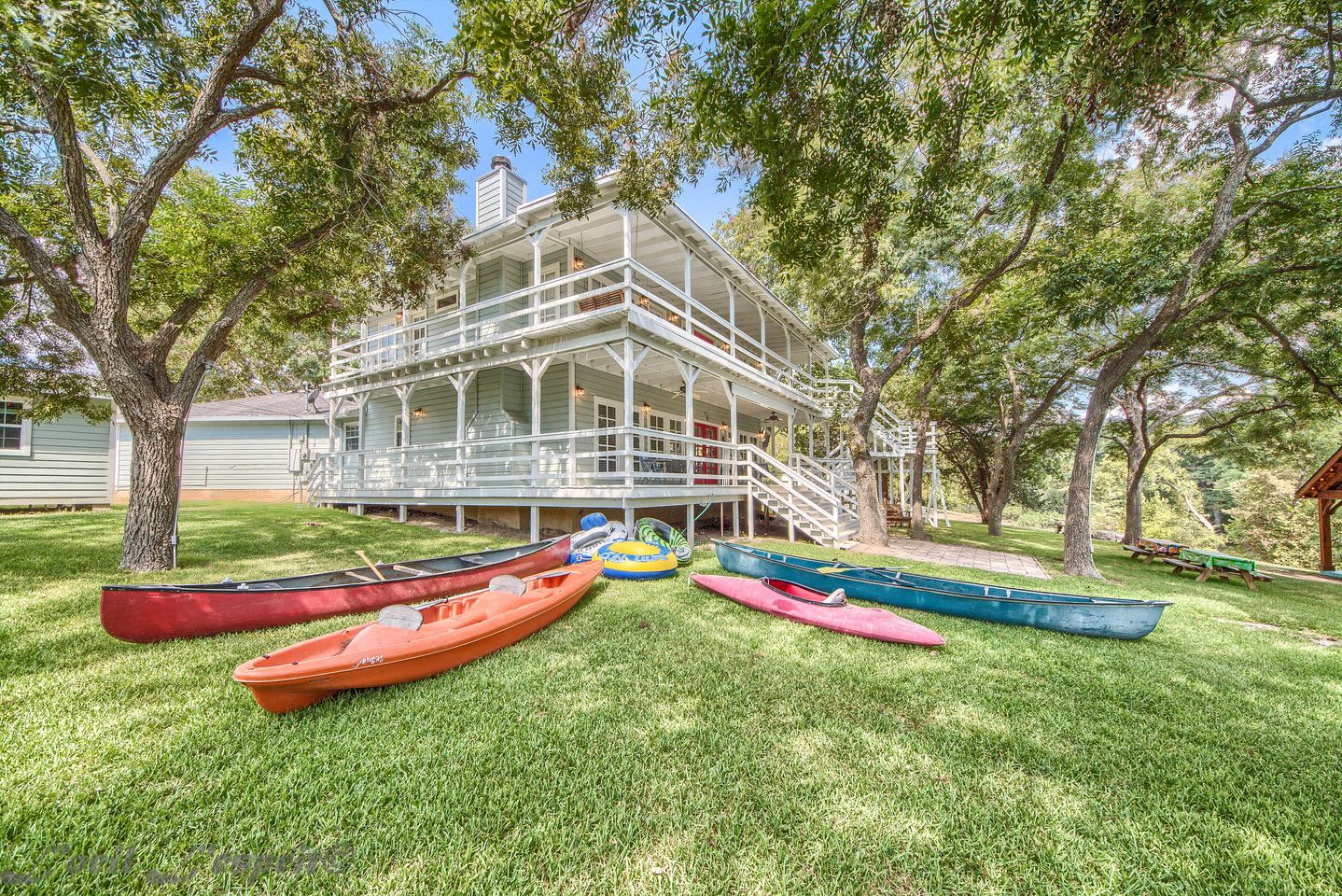 Gorgeous Cabin Rental with Riverside Access and Kayaks for Memorable Family Escapes in Texas