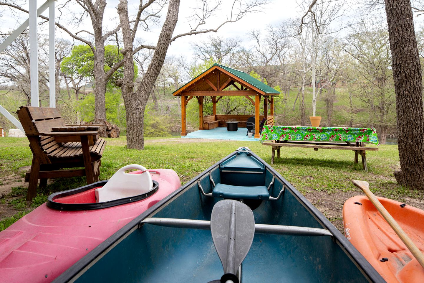 Gorgeous Cabin Rental with Riverside Access and Kayaks for Memorable Family Escapes in Texas