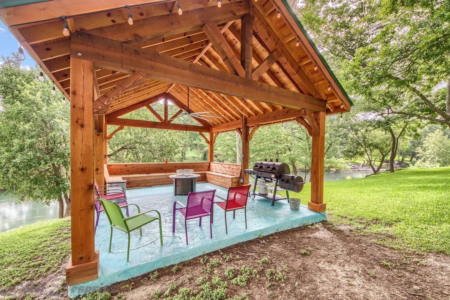 Gorgeous Cabin Rental with Riverside Access and Kayaks for Memorable Family Escapes in Texas