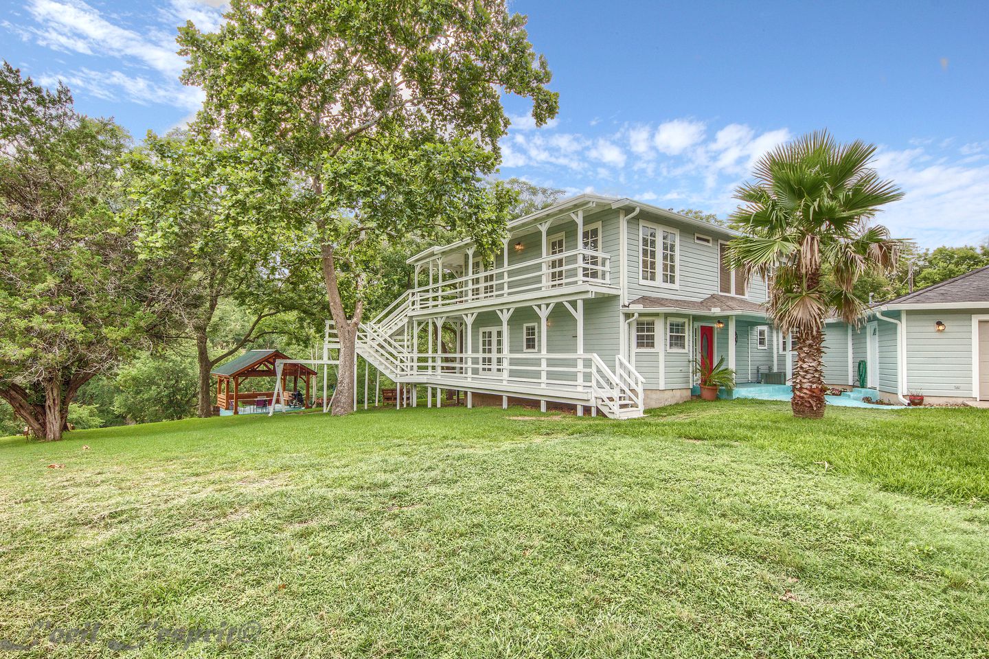 Gorgeous Cabin Rental with Riverside Access and Kayaks for Memorable Family Escapes in Texas