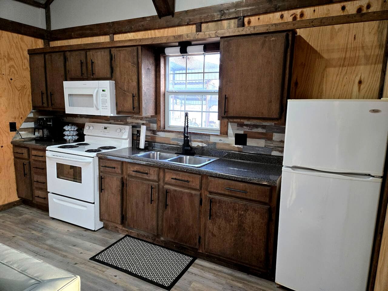 Cozy Waterfront Cabin with Boat Ramp on Lake Fork, Perfect for Fishing Enthusiasts near Quitman, Mississippi