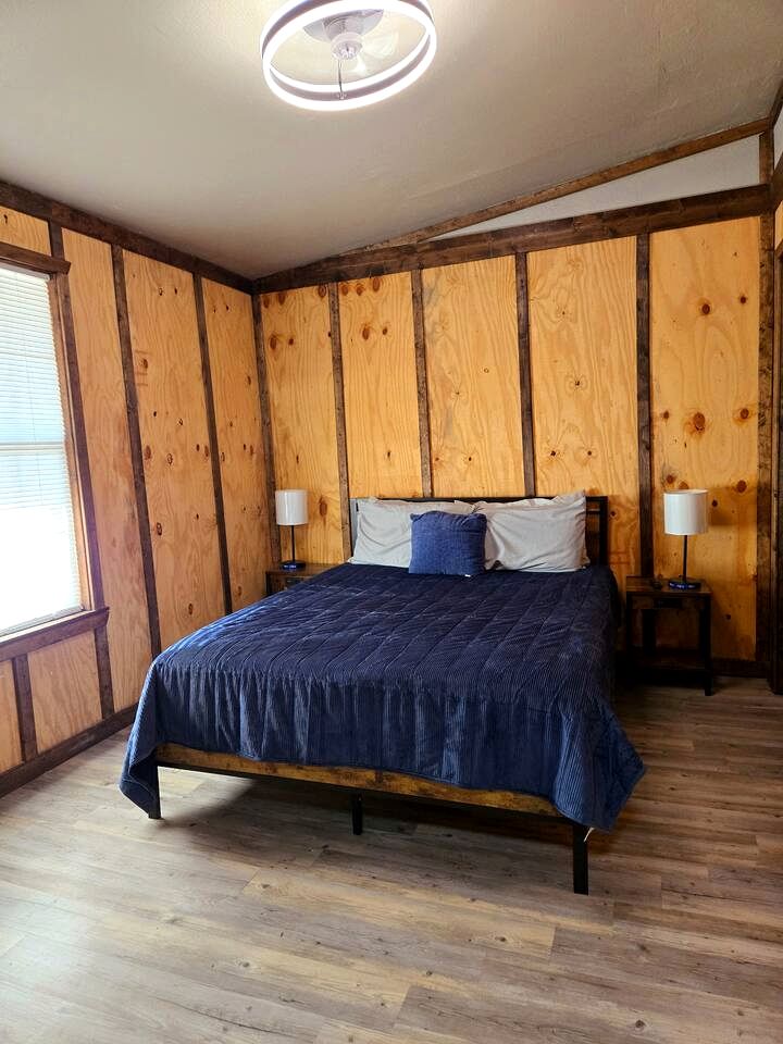Cozy Waterfront Cabin with Boat Ramp on Lake Fork, Perfect for Fishing Enthusiasts near Quitman, Mississippi