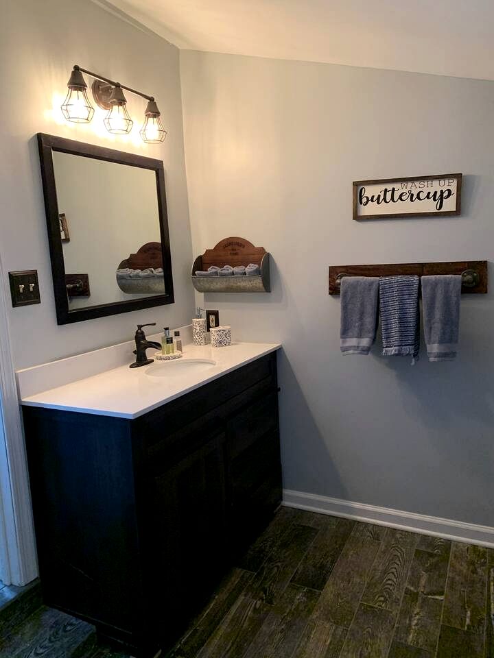 Sweet Chic Farm Cottage with Pool, Hot-Tub and Beautiful Sunsets in Maryland