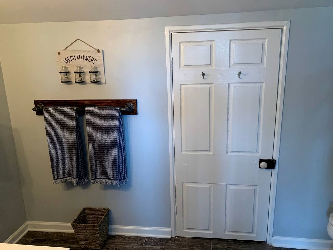 Sweet Chic Farm Cottage with Pool, Hot-Tub and Beautiful Sunsets in Maryland