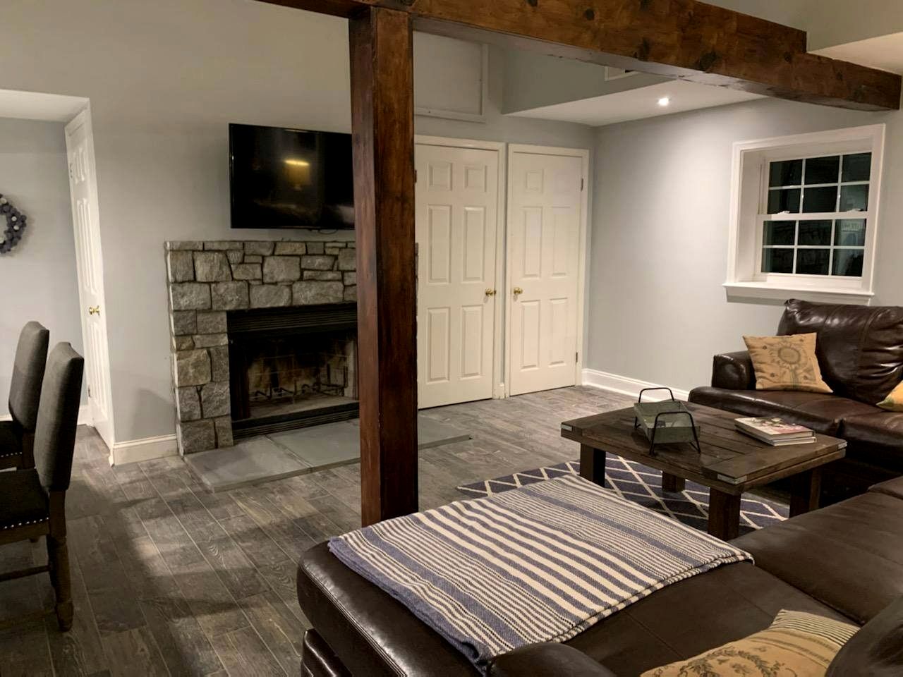 Sweet Chic Farm Cottage with Pool, Hot-Tub and Beautiful Sunsets in Maryland