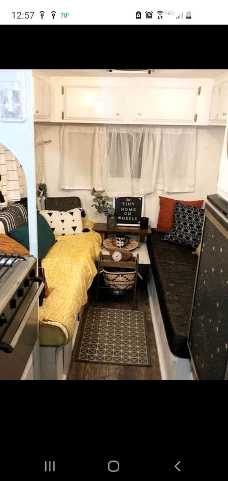 Pleasant Cozy Airstream with Amazing Stargaze and Farm Views in Maryland