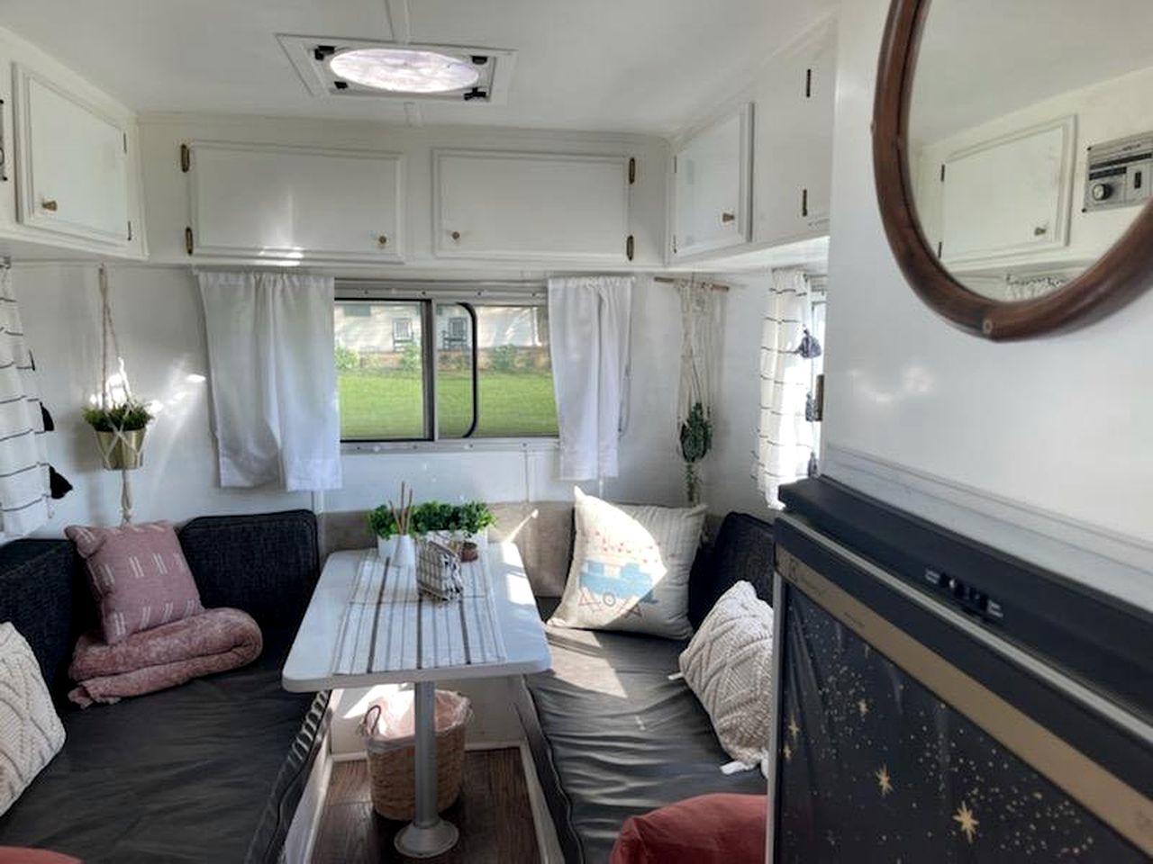 Pleasant Cozy Airstream with Amazing Stargaze and Farm Views in Maryland