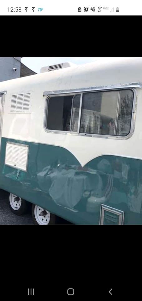 Pleasant Cozy Airstream with Amazing Stargaze and Farm Views in Maryland