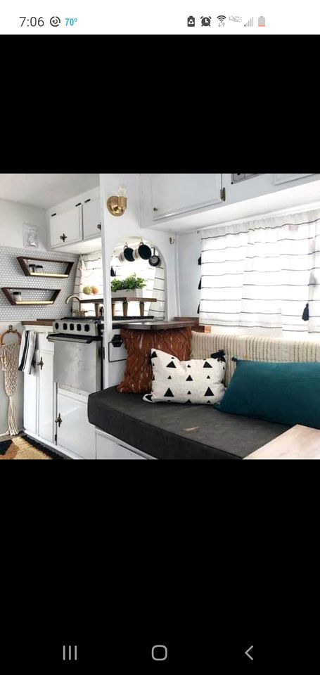 Beautiful Farmstay Hill Cottage and Tiny Equipped Camper in Maryland