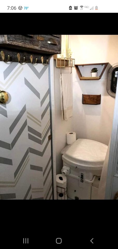 Beautiful Farmstay Hill Cottage and Tiny Equipped Camper in Maryland