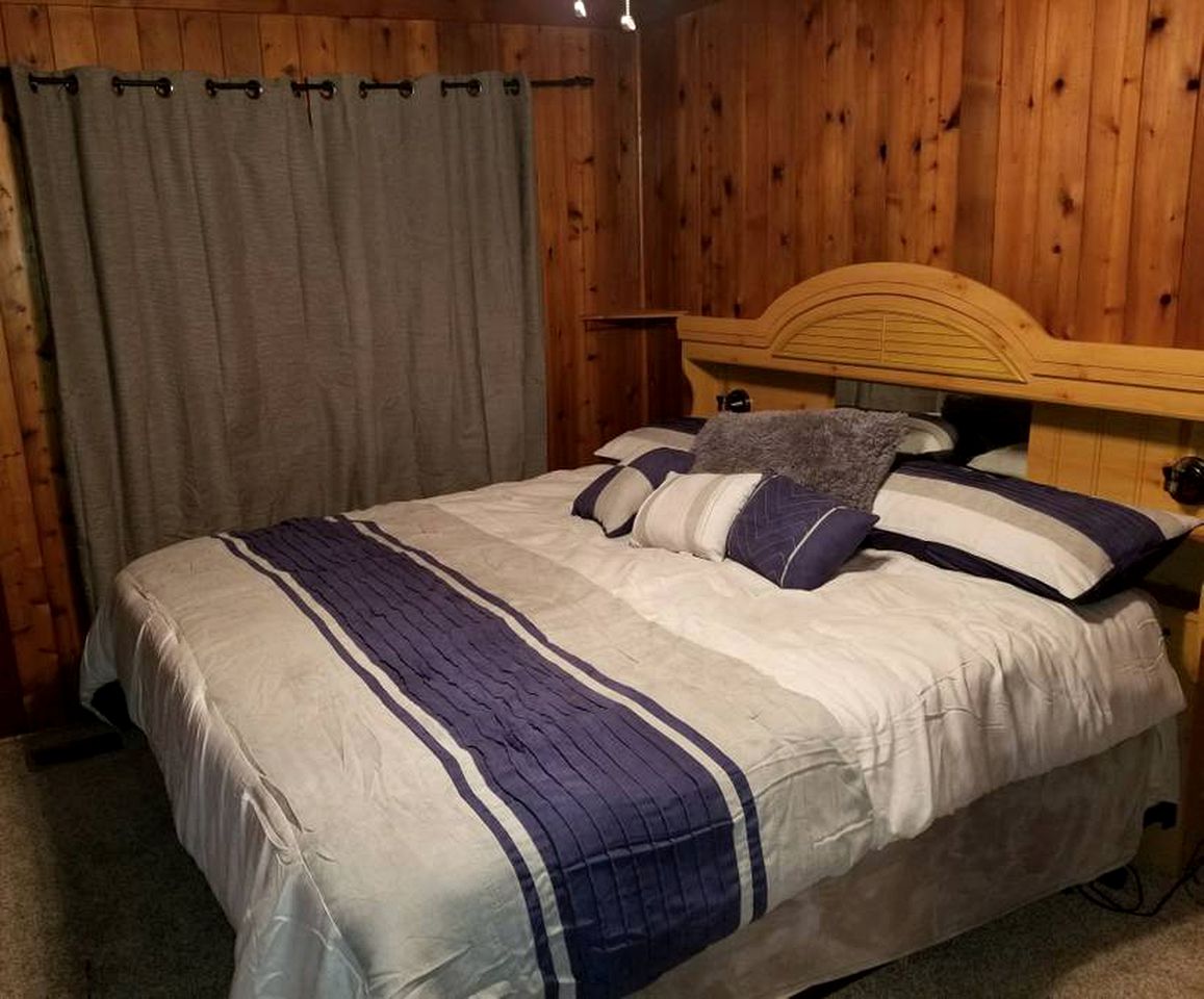 Cabin Rental near Wildlife Refuge in Lewistown, Illinois