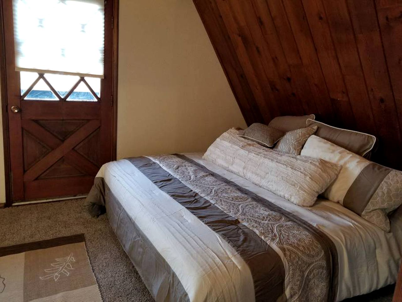 Cabin Rental near Wildlife Refuge in Lewistown, Illinois