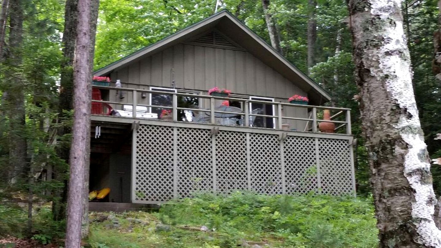 Wonderful Cabin Rental with a Waterside Fire Pit on Plum Lake, Wisconsin