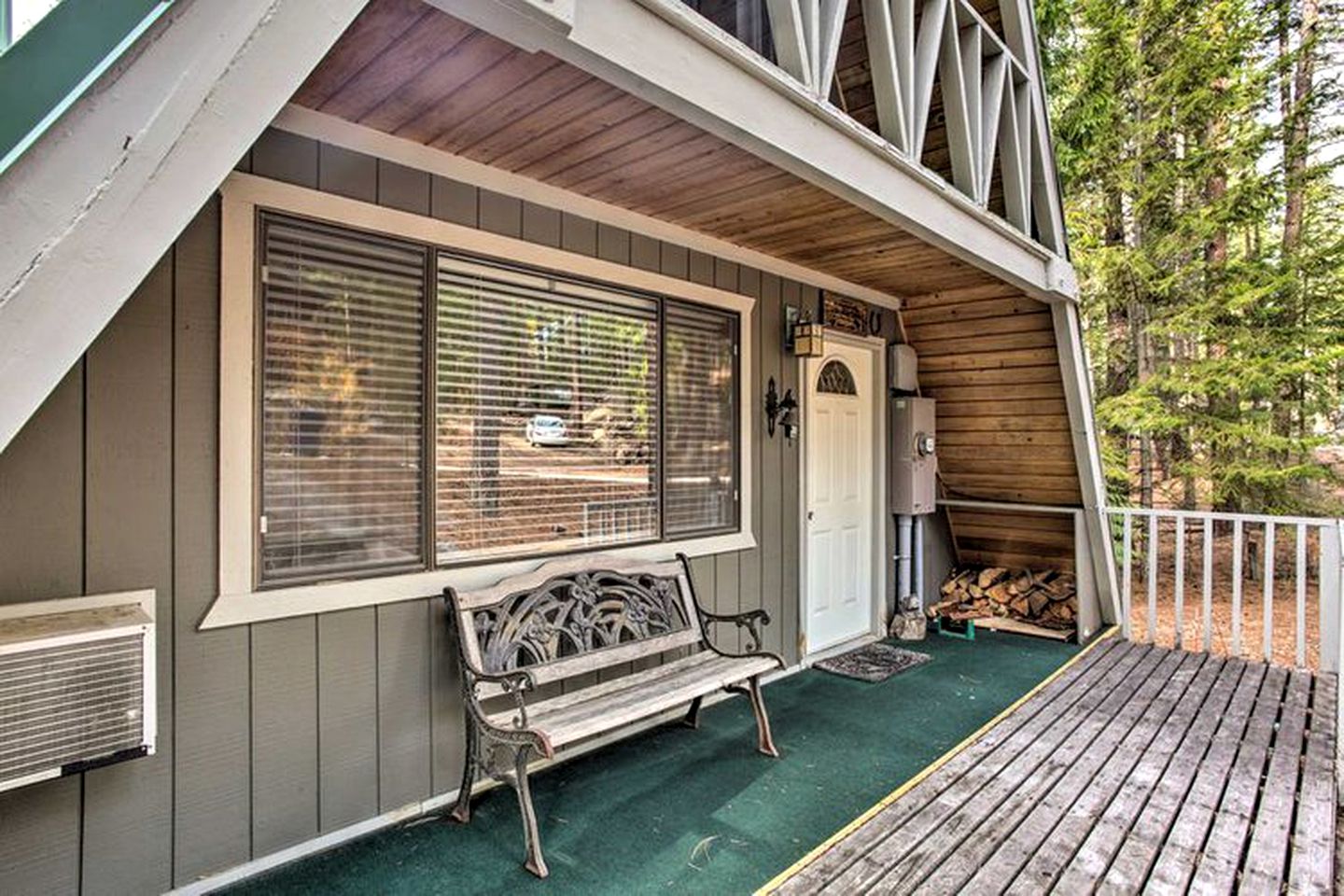Cozy A-Frame Cabin for a Getaway near Lake Wenatchee in Leavenworth, Washington