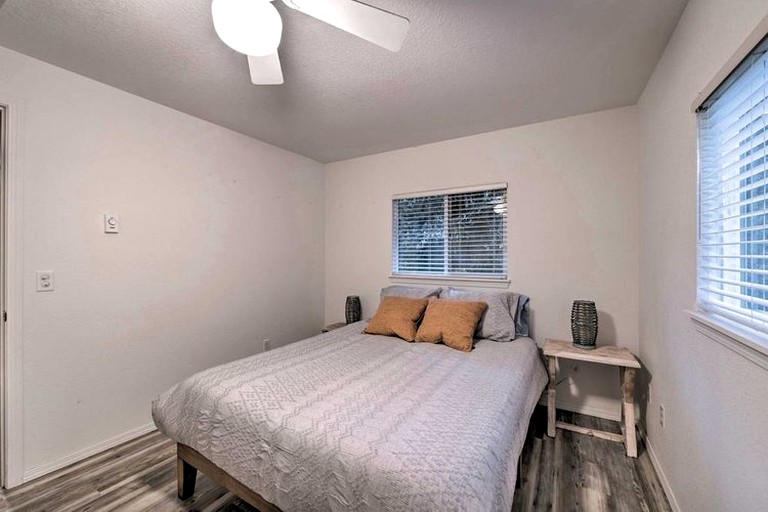 Cabins (Gold Bar, Washington, United States)