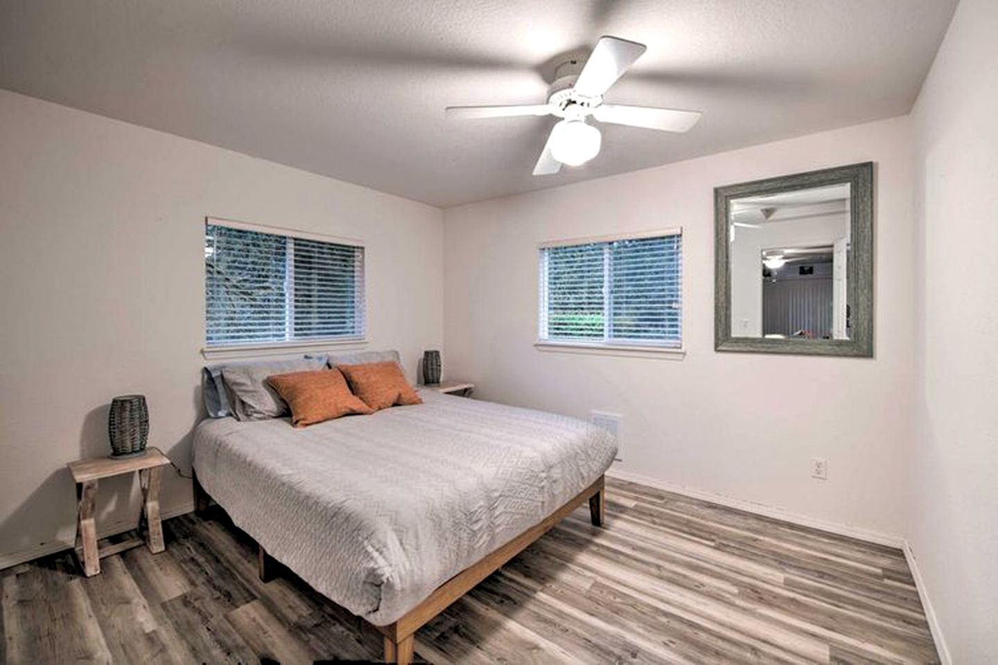 Beautiful Cabin Rental with Private Hot Tub on the Skykomish River in Washington