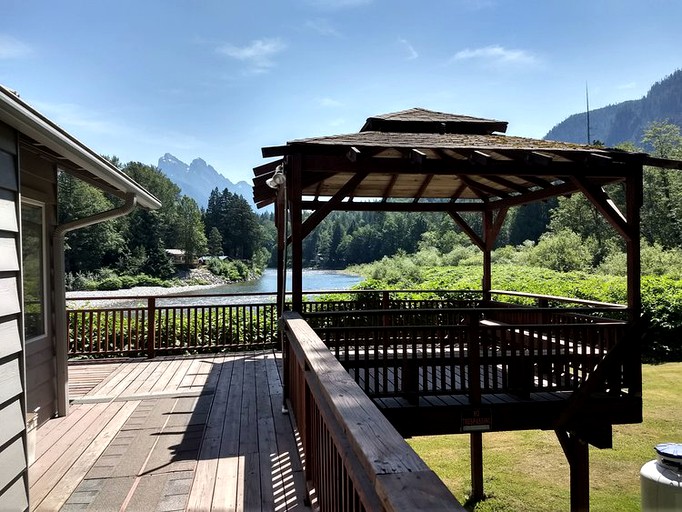 Cabins (Gold Bar, Washington, United States)