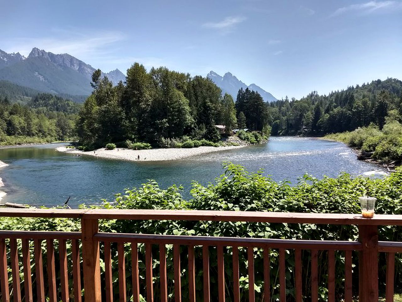 Beautiful Cabin Rental with Private Hot Tub on the Skykomish River in Washington