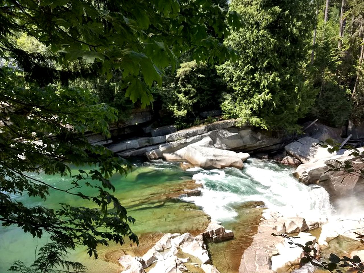 Beautiful Cabin Rental with Private Hot Tub on the Skykomish River in Washington